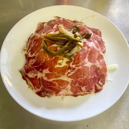 Rifugio Monte Pura 호텔 *